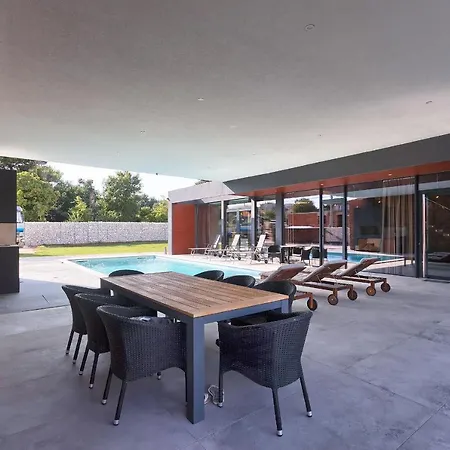 Βίλα Mediterraneo 2 *